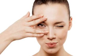 Gimnasia facial: luce un rostro ideal. Cuidar la piel de nuestro rostro y conservar su belleza durante más tiempo pasa tanto por cuidarla correctamente y aplicar los tratamientos oportunos como llevando una vida saludable. Por otro lado, igual que pasa con el resto de músculos del cuerpo, los músculos faciales, también requieren que los ejercitemos para conservar su firmeza y su elasticidad.