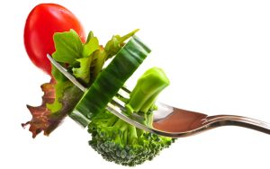 La alimentación durante el cáncer. Llevar una dieta sana y equilibrada es importante siempre pero lo es más aún cuando se padece una enfermedad como el cáncer. La alimentación de las personas con cáncer debe contener alimentos de todos los grupos en la cantidad y frecuencia adecuadas.