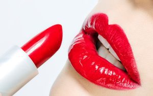 Labiales mate vs. gloss. ¿Eres de las que le gusta pintarse los labios con labiales mate? ¿O en cambio eres de las que apuesta por darles brillo con el gloss? En Centros Beltrán siempre decimos que no hay uno mejor que otro si no que depende del tipo de maquillaje, de la ocasión, de la ropa que lleves y por supuesto del gusto de cada persona.