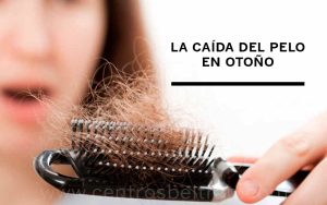 La caída del pelo en otoño. ¿Con la llegada del otoño has notado cómo tu pelo se cae más de lo normal? ¿Notas que hay más cabellos en tu peine, en la almohada o en la ducha? ¿Sabes por qué se produce? ¡Te lo explicamos y te damos consejos para evitar la caída del cabello!