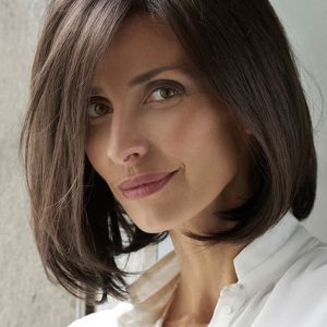 Peluca sintética Intrigue